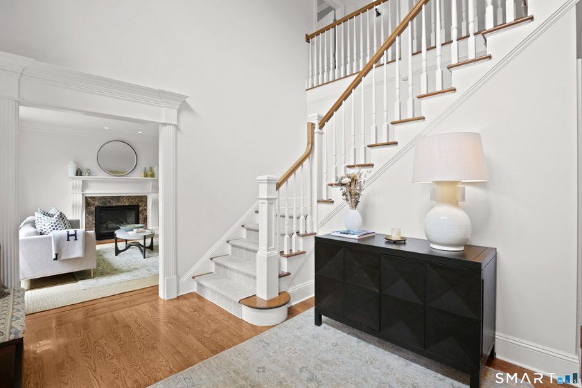 Meticulously maintained and move-in ready, 2 Half Mile Common - photo 3