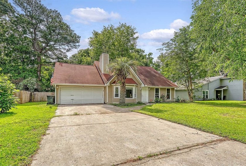 Welcome to this spacious 3+ bedroom, 2 bath home in the - photo 32