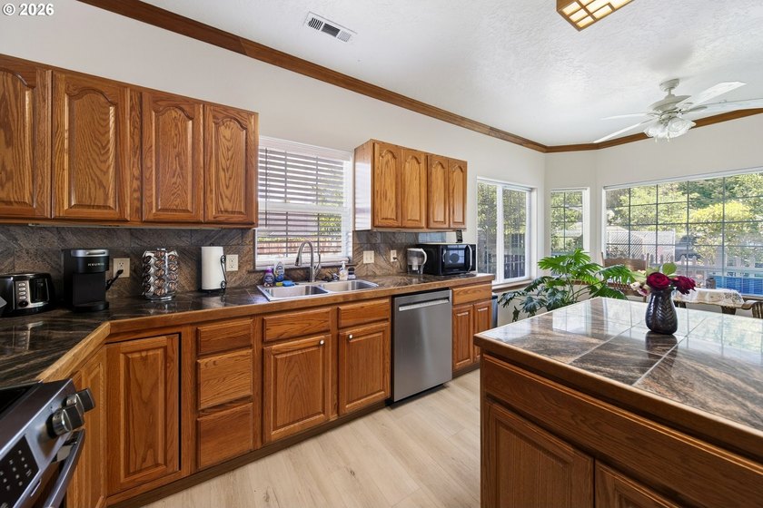 Welcome home to this well-maintained property located at the end - photo 11