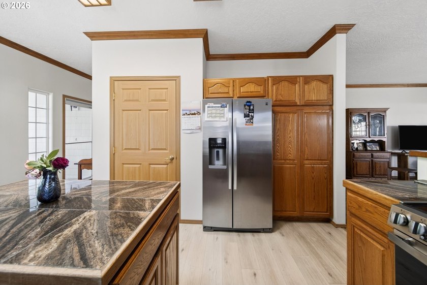 Welcome home to this well-maintained property located at the end - photo 12