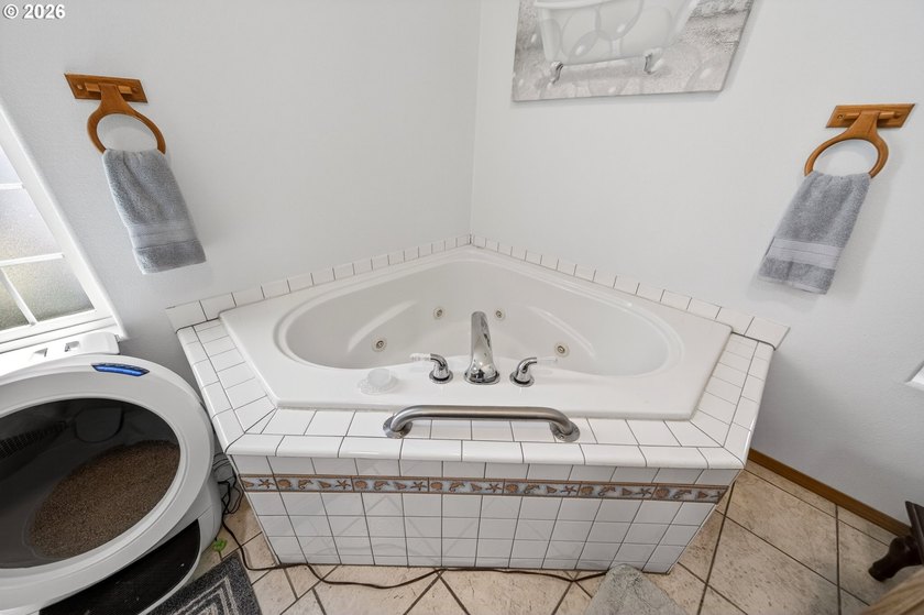 Welcome home to this well-maintained property located at the end - photo 23