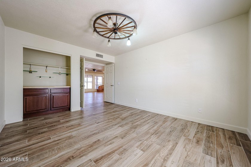 Beautifully updated Alameda Model with an Amazing Lake View. 3 - photo 17