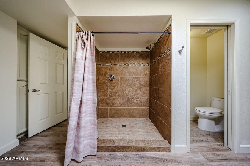 Beautifully updated Alameda Model with an Amazing Lake View. 3 - photo 22