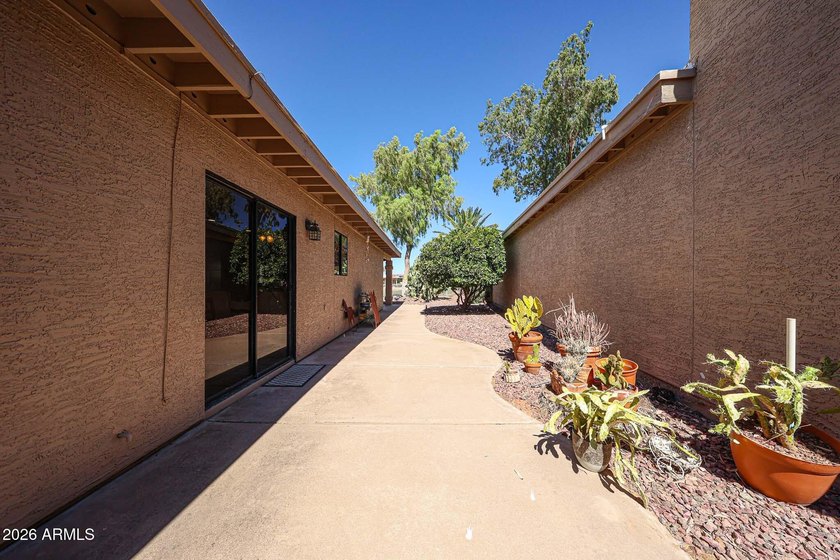 Beautifully updated Alameda Model with an Amazing Lake View. 3 - photo 36
