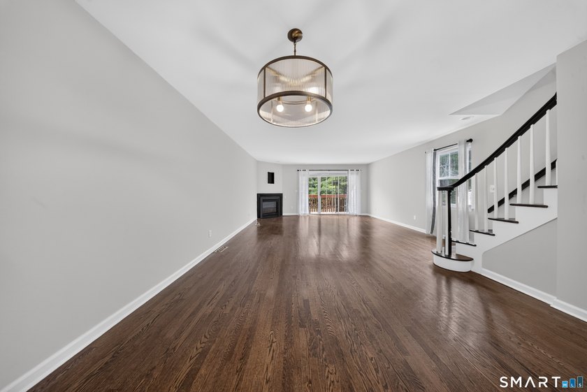 Move right into this beautifully updated end-unit townhouse in - photo 7