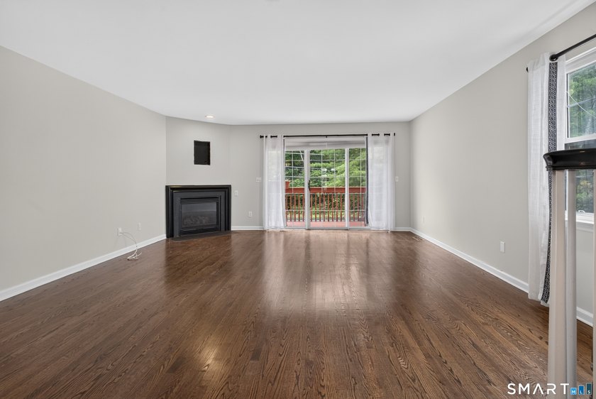 Move right into this beautifully updated end-unit townhouse in - photo 10