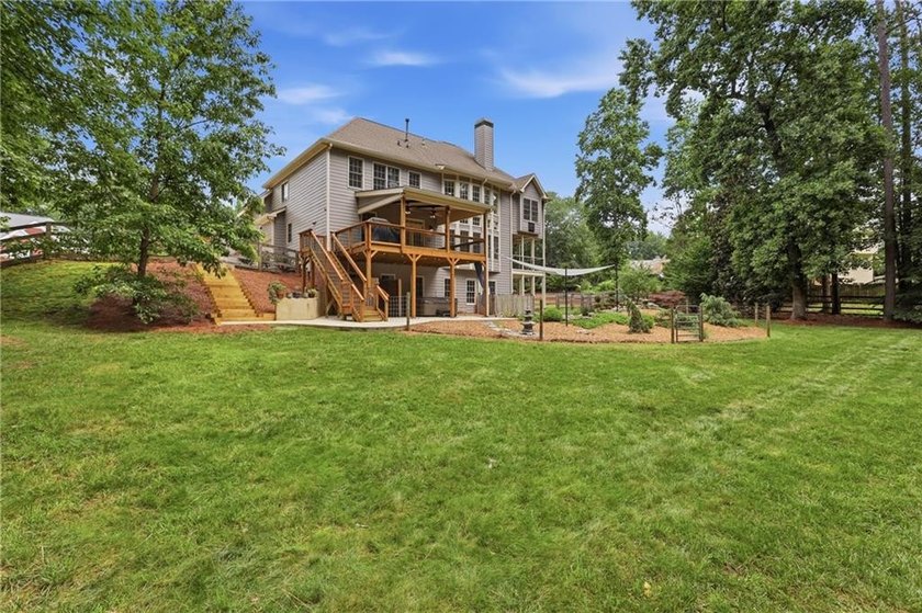 Welcome to a rare opportunity to own a private 2.06-acre estate - photo 4