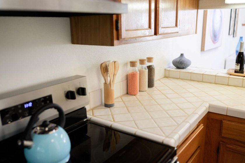 Enjoy the convenient lifestyle of the Hidden Oaks community - photo 25