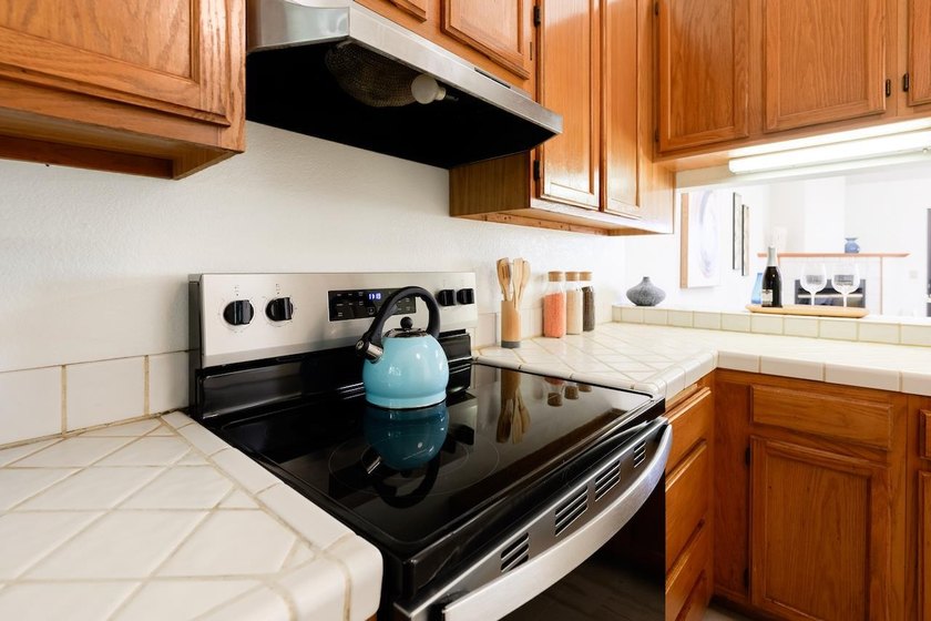 Enjoy the convenient lifestyle of the Hidden Oaks community - photo 29