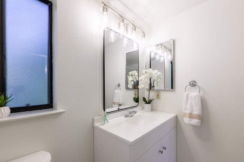 Enjoy the convenient lifestyle of the Hidden Oaks community - photo 30