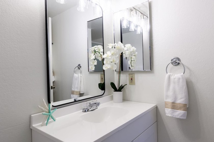 Enjoy the convenient lifestyle of the Hidden Oaks community - photo 31