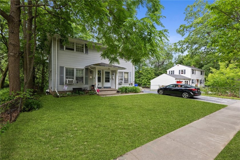 Great opportunity for an owner-occupant or investor! This - photo 3