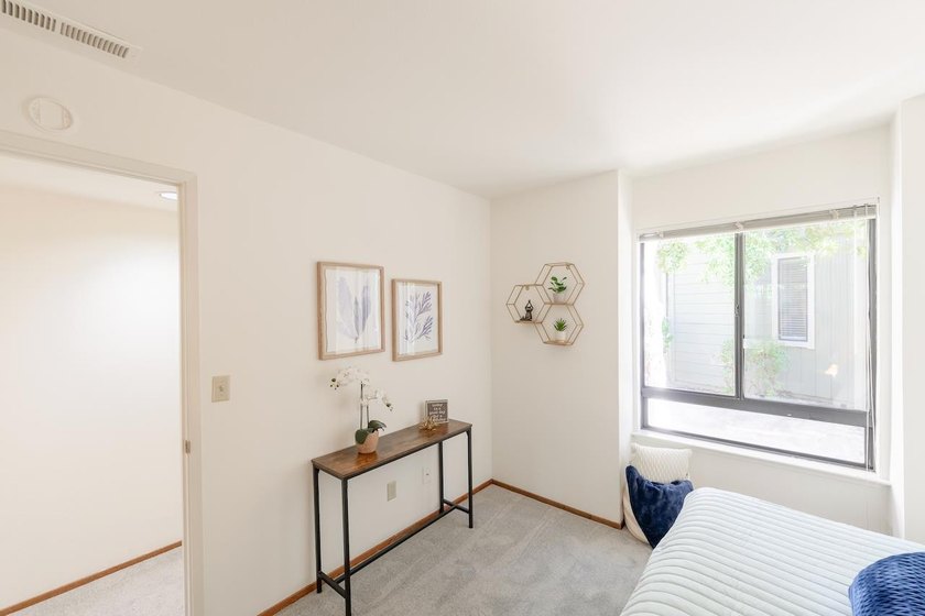 Enjoy the convenient lifestyle of the Hidden Oaks community - photo 35