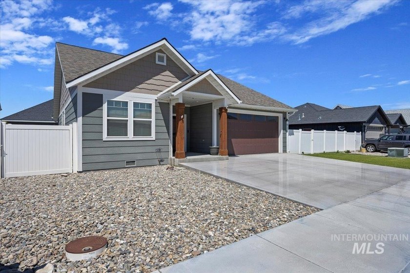 Welcome to 919 Victory Drive in the desirable Clover Creek - photo 2