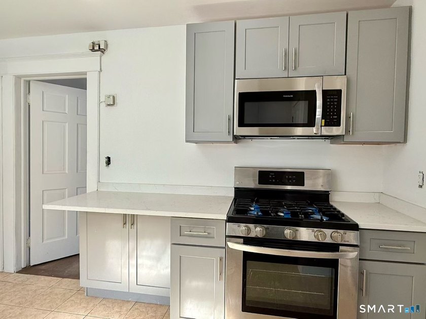 Rental Income $3,600 + $2,600. Cap Rate 7%+. Spacious Stamford 2 - photo 2