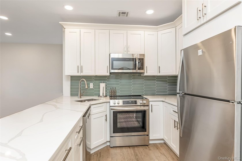 Spacious two bedroom, two full bath (primary bedroom with - photo 5