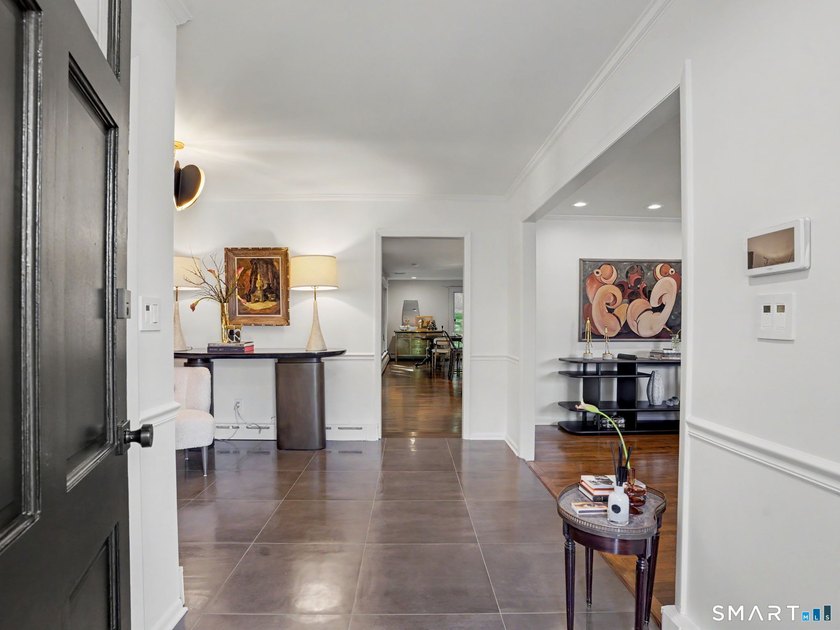 Spacious and beautifully updated ranch offering the perfect - photo 2