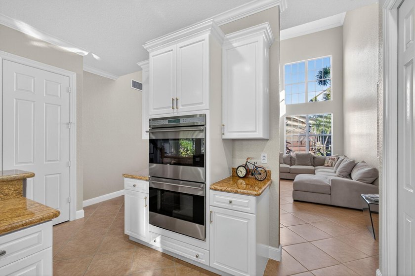 Discover Tranquility &amp; Comfort in this Beautifully Designed 5 - photo 11