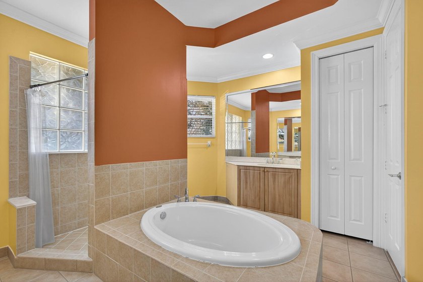 Discover Tranquility &amp; Comfort in this Beautifully Designed 5 - photo 22