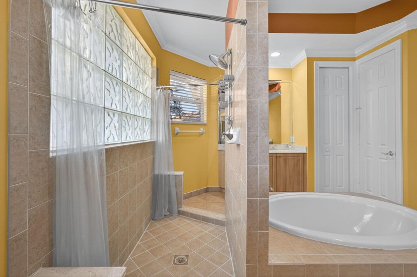 Discover Tranquility &amp; Comfort in this Beautifully Designed 5 - photo 23
