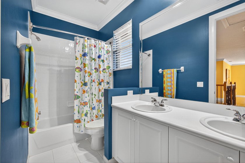Discover Tranquility &amp; Comfort in this Beautifully Designed 5 - photo 32
