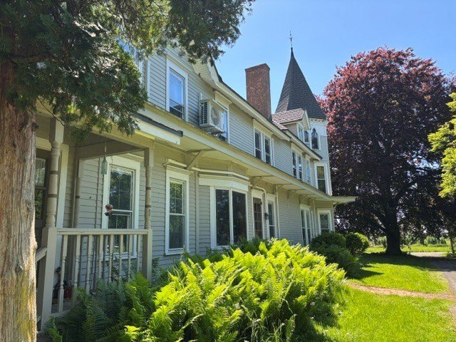 Dreams Do Come True Here! A large Victorian with a garage apt &amp; - photo 5