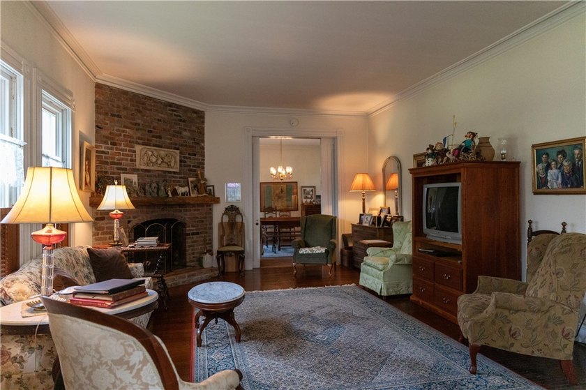 Dreams Do Come True Here! A large Victorian with a garage apt &amp; - photo 8