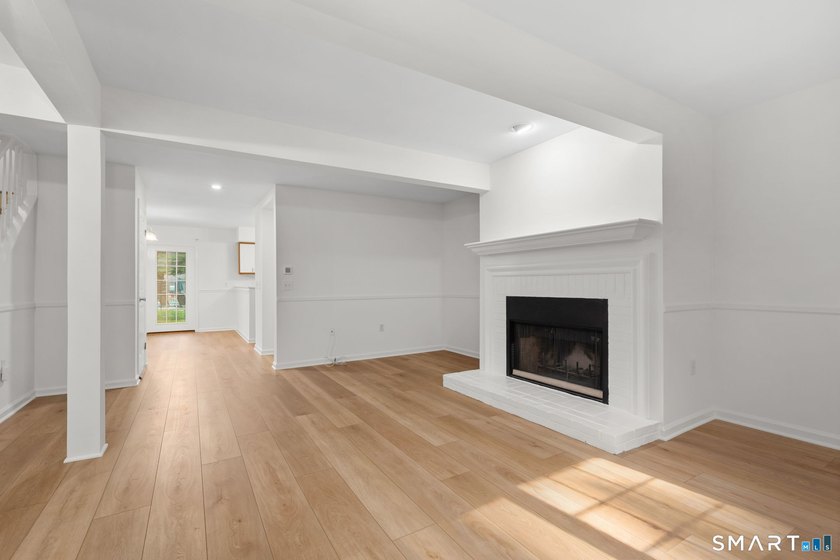 Bright and beautifully updated three level Townhouse in the - photo 6