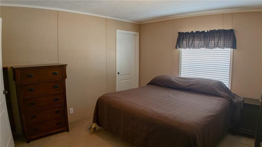 This charming 1,350 sq ft manufactured home sits on a permanent - photo 20