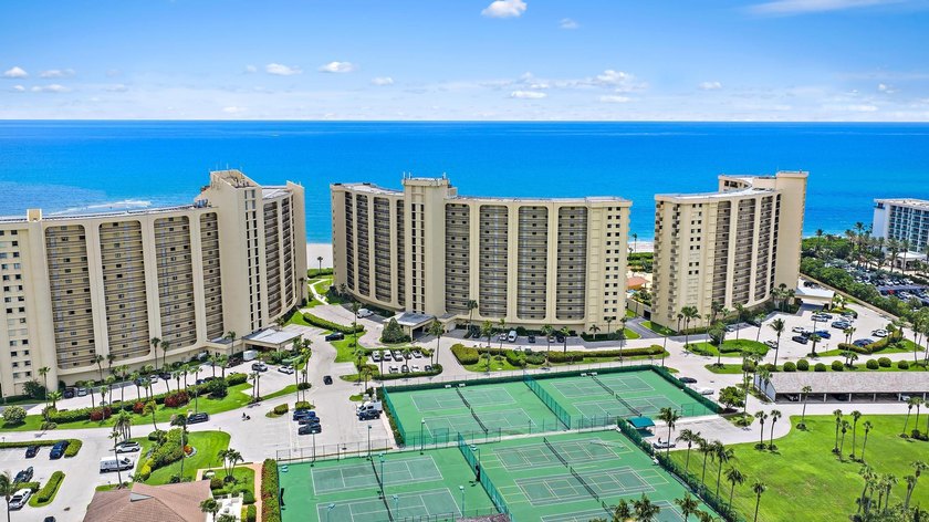 Florida's most photographed landmarks. Dubois Park, tucked along - photo 23