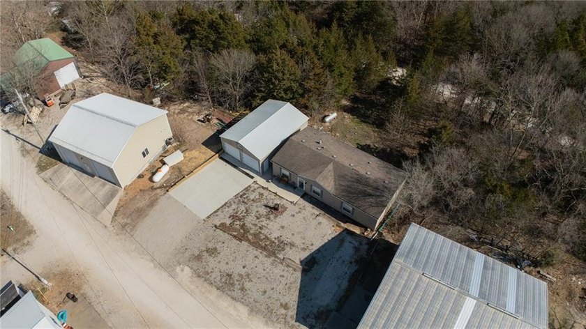 This charming 1,350 sq ft manufactured home sits on a permanent - photo 33
