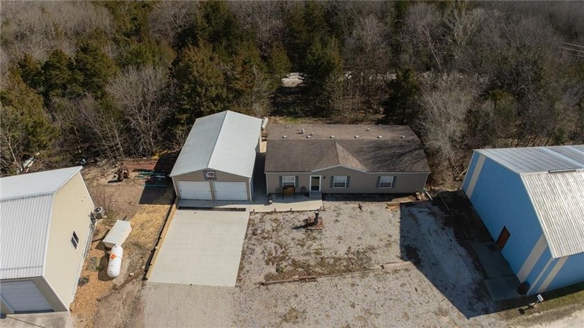 This charming 1,350 sq ft manufactured home sits on a permanent - photo 35