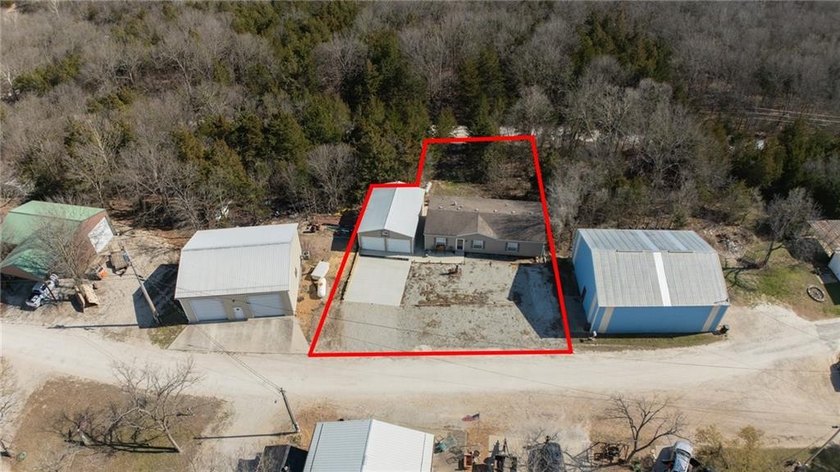 This charming 1,350 sq ft manufactured home sits on a permanent - photo 37