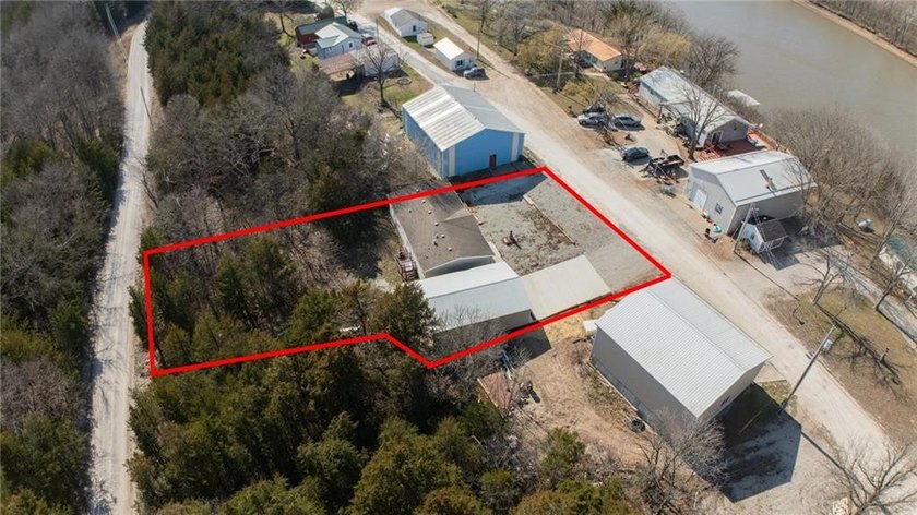 This charming 1,350 sq ft manufactured home sits on a permanent - photo 38