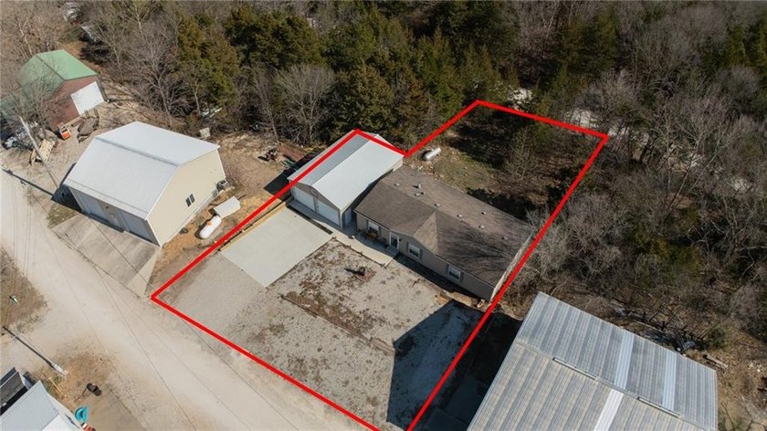 This charming 1,350 sq ft manufactured home sits on a permanent - photo 42