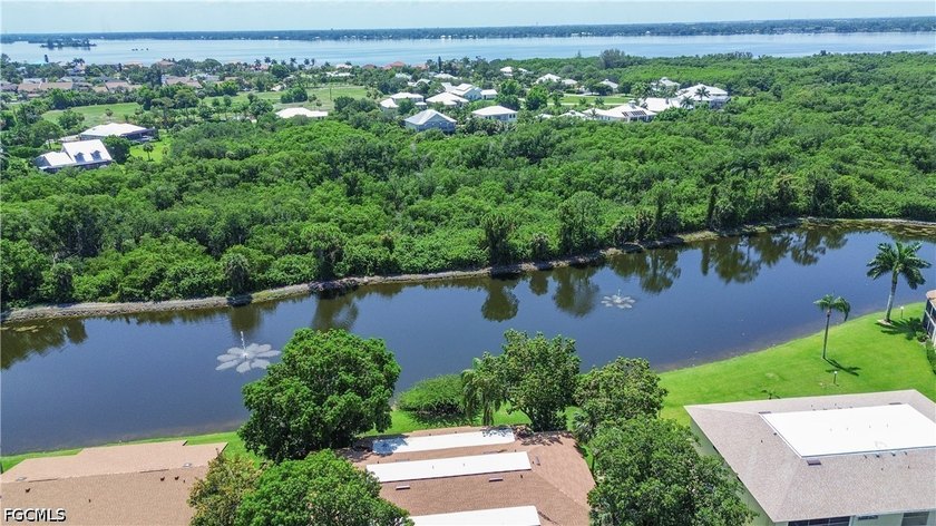 Experience easy Florida living in this inviting first-floor - photo 22