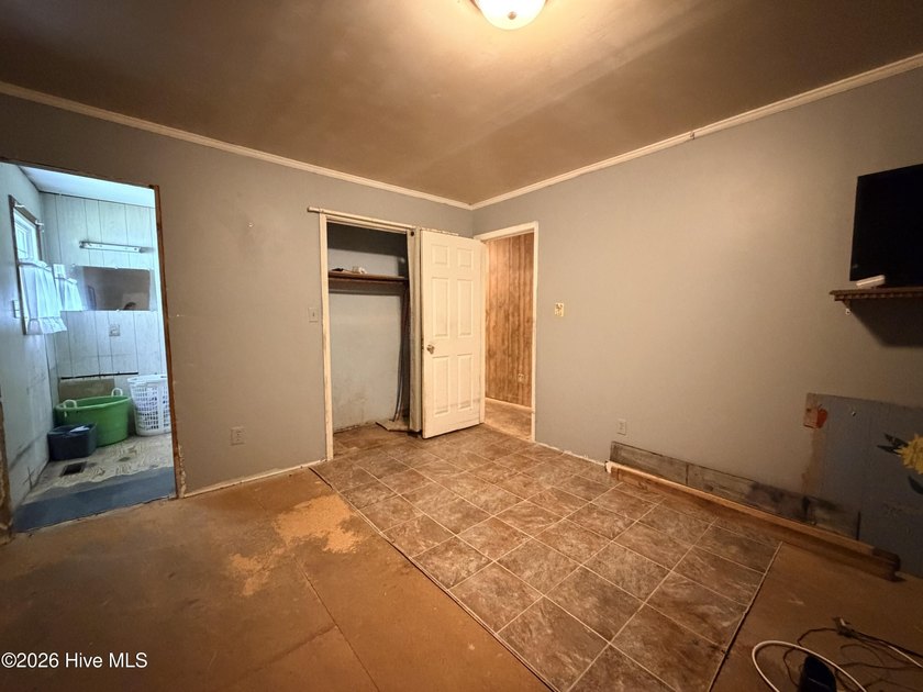 Investment Opportunity with Great Potential! This home has good - photo 15