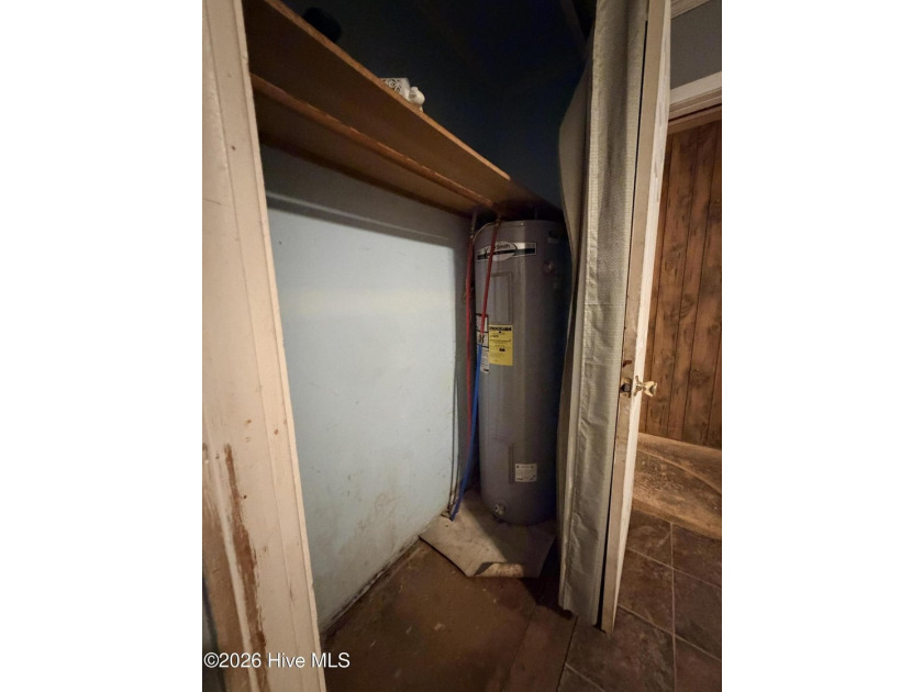 Investment Opportunity with Great Potential! This home has good - photo 17