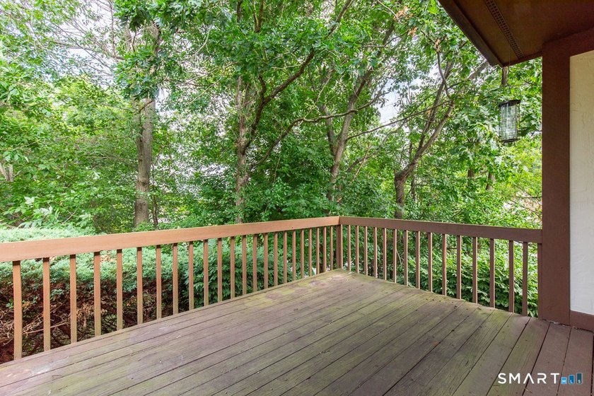 Fully renovated end-unit Turnbury offering 3-4 bedrooms and 3.5 - photo 4