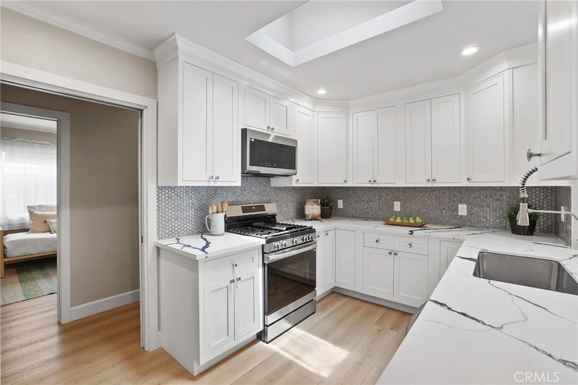 Welcome to this beautifully maintained 3-bedroom, 2-bathroom - photo 14