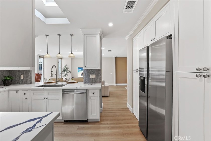 Welcome to this beautifully maintained 3-bedroom, 2-bathroom - photo 17