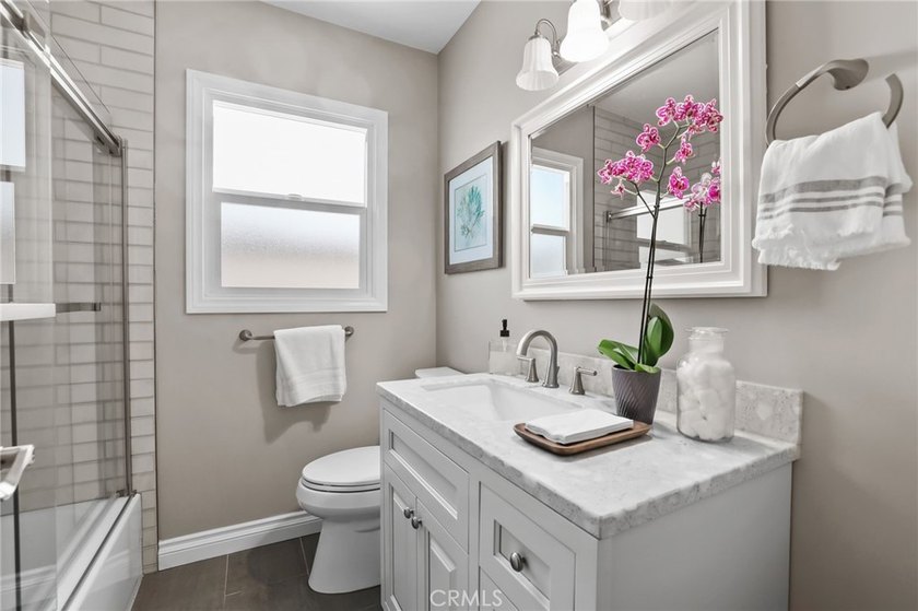 Welcome to this beautifully maintained 3-bedroom, 2-bathroom - photo 19