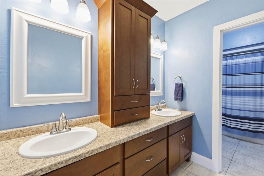 Beautiful 2 story custom built home located in Sherwood area - photo 25