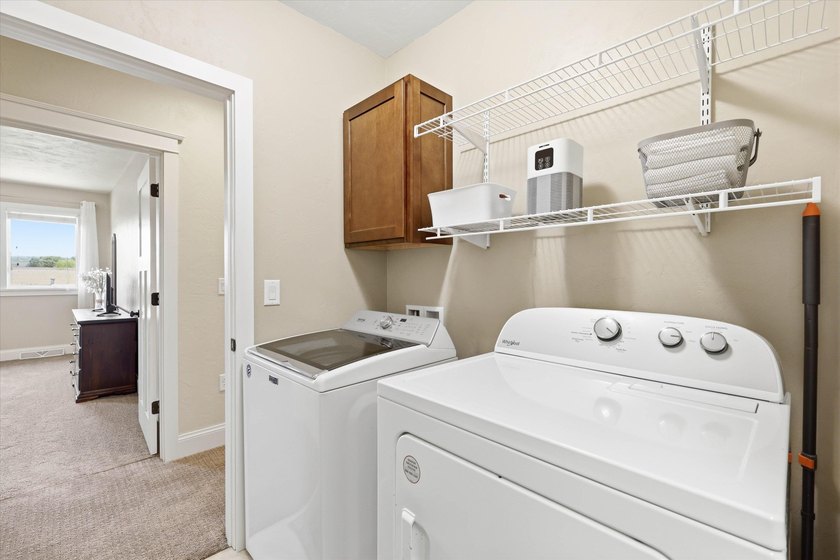 Beautiful 2 story custom built home located in Sherwood area - photo 30