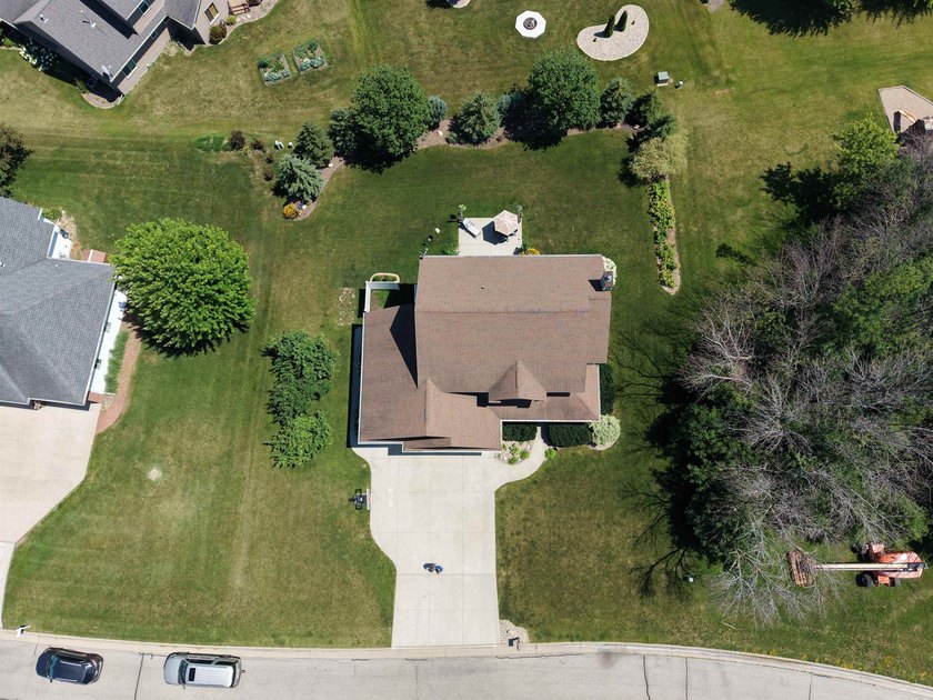 Beautiful 2 story custom built home located in Sherwood area - photo 36
