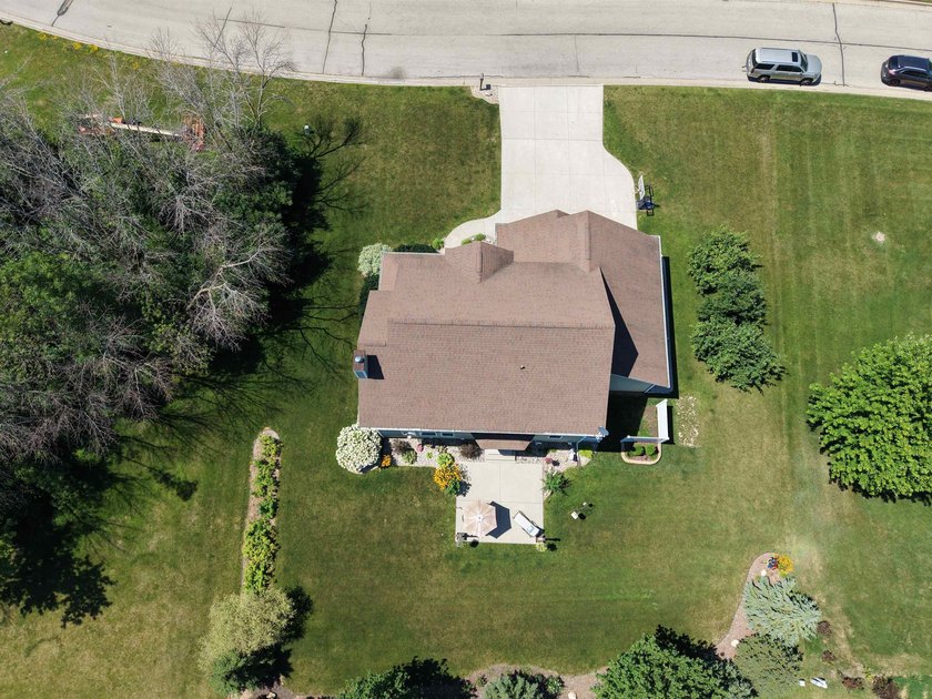 Beautiful 2 story custom built home located in Sherwood area - photo 37