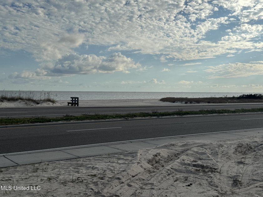 Looking for a home close to the Beach, well this is it, you can - photo 42