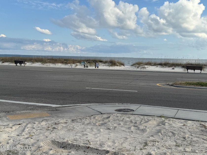 Looking for a home close to the Beach, well this is it, you can - photo 45