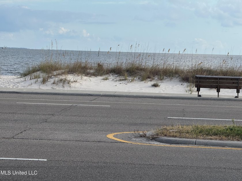 Looking for a home close to the Beach, well this is it, you can - photo 46