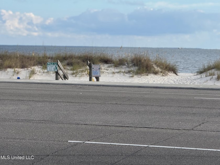 Looking for a home close to the Beach, well this is it, you can - photo 47